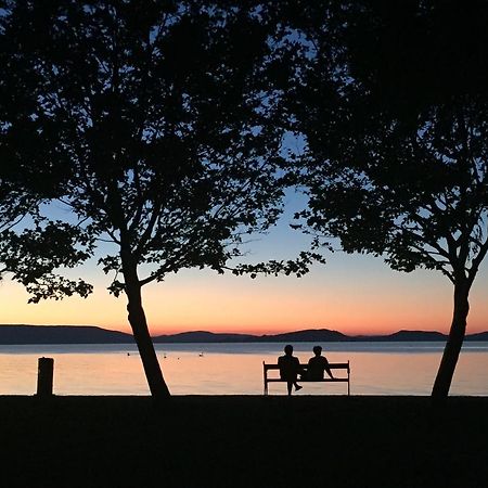 Piccolo Panzio Balatonfenyves Bagian luar foto