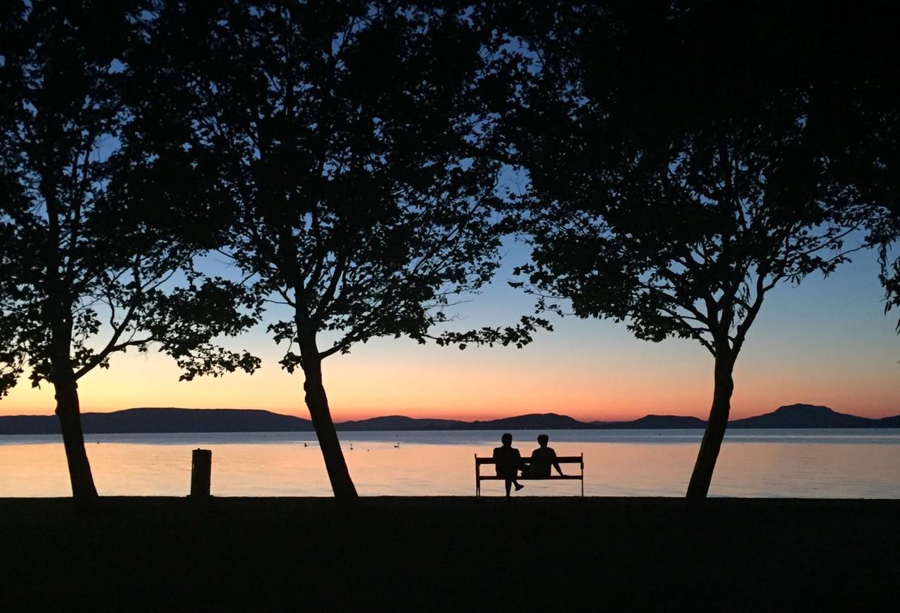 Piccolo Panzio Balatonfenyves Bagian luar foto
